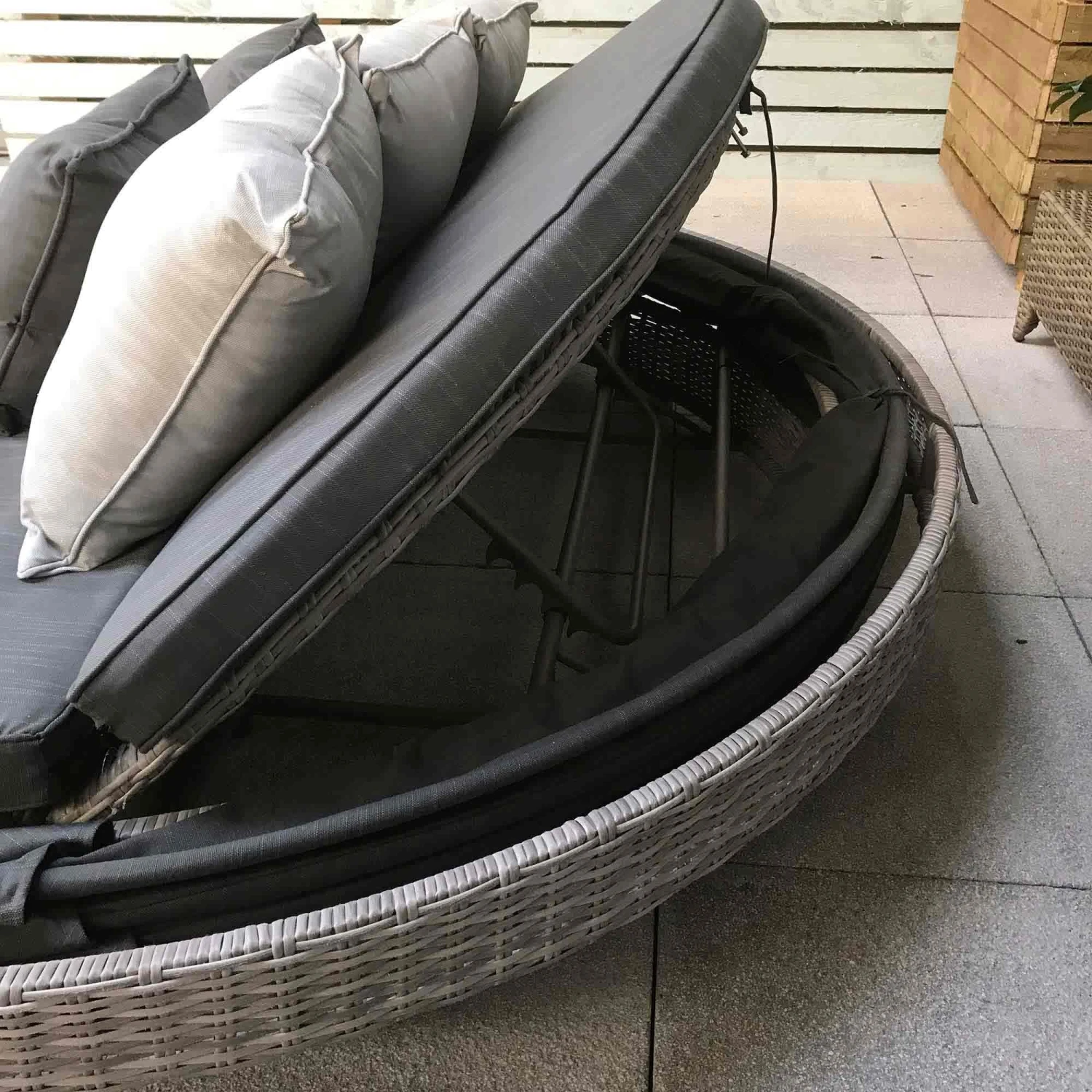 Madison Grey Rattan Large Round Day Bed 5 Madison Grey Rattan Large Round Day Bed - Image 5